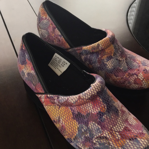 Shoes - Picture 7 of 7